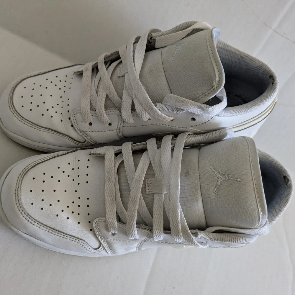 Nike Air Jordan’s W/ Glitter Swoosh. Youth 6.5